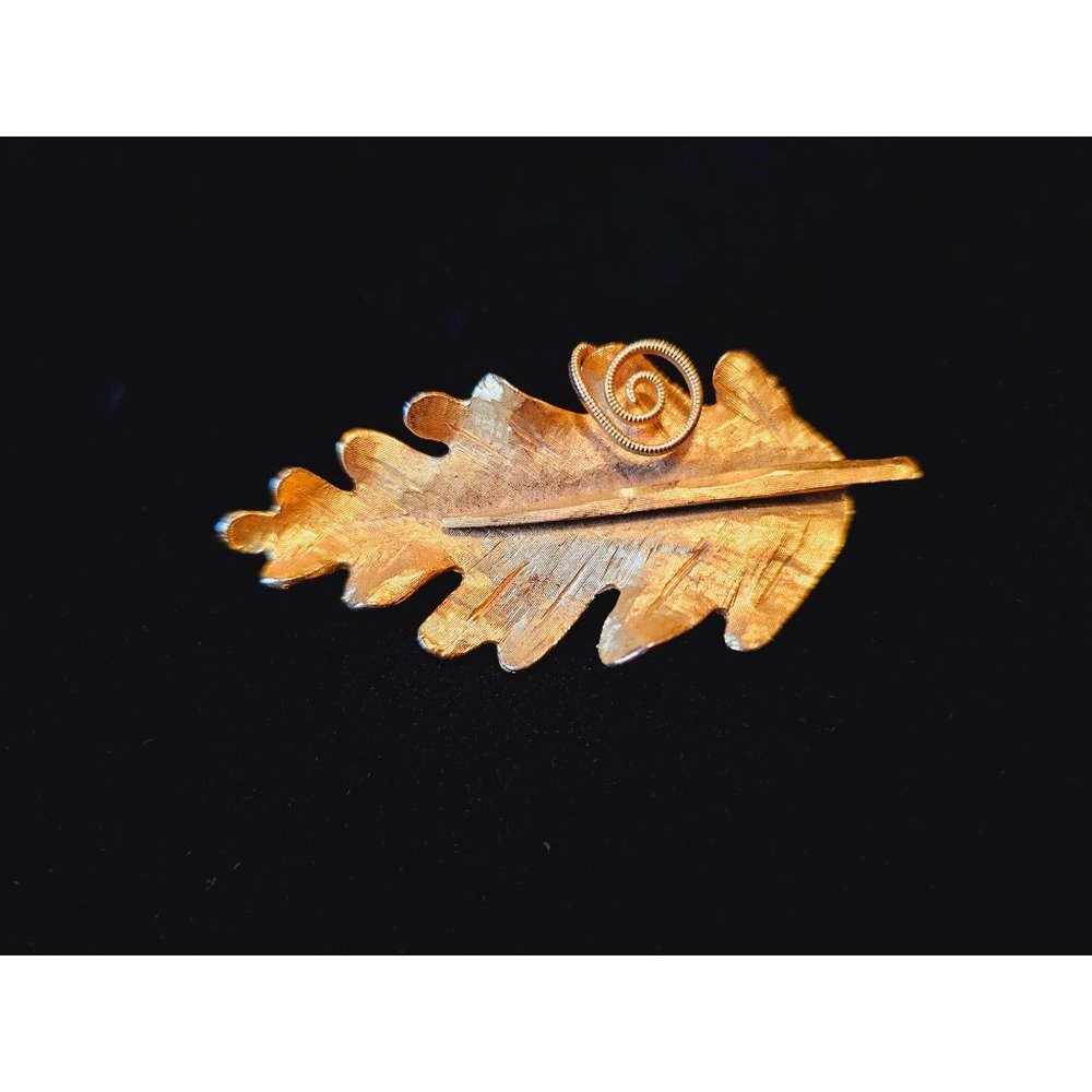 BSK Vintage Leaf Brooch‎ Textured gold tone pin - Picture 3 of 8